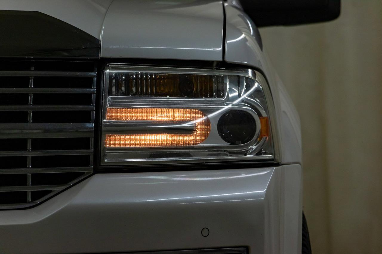 2010 Lincoln Navigator AWD Ultimate Leather Roof Nav BCam Red Deer AB