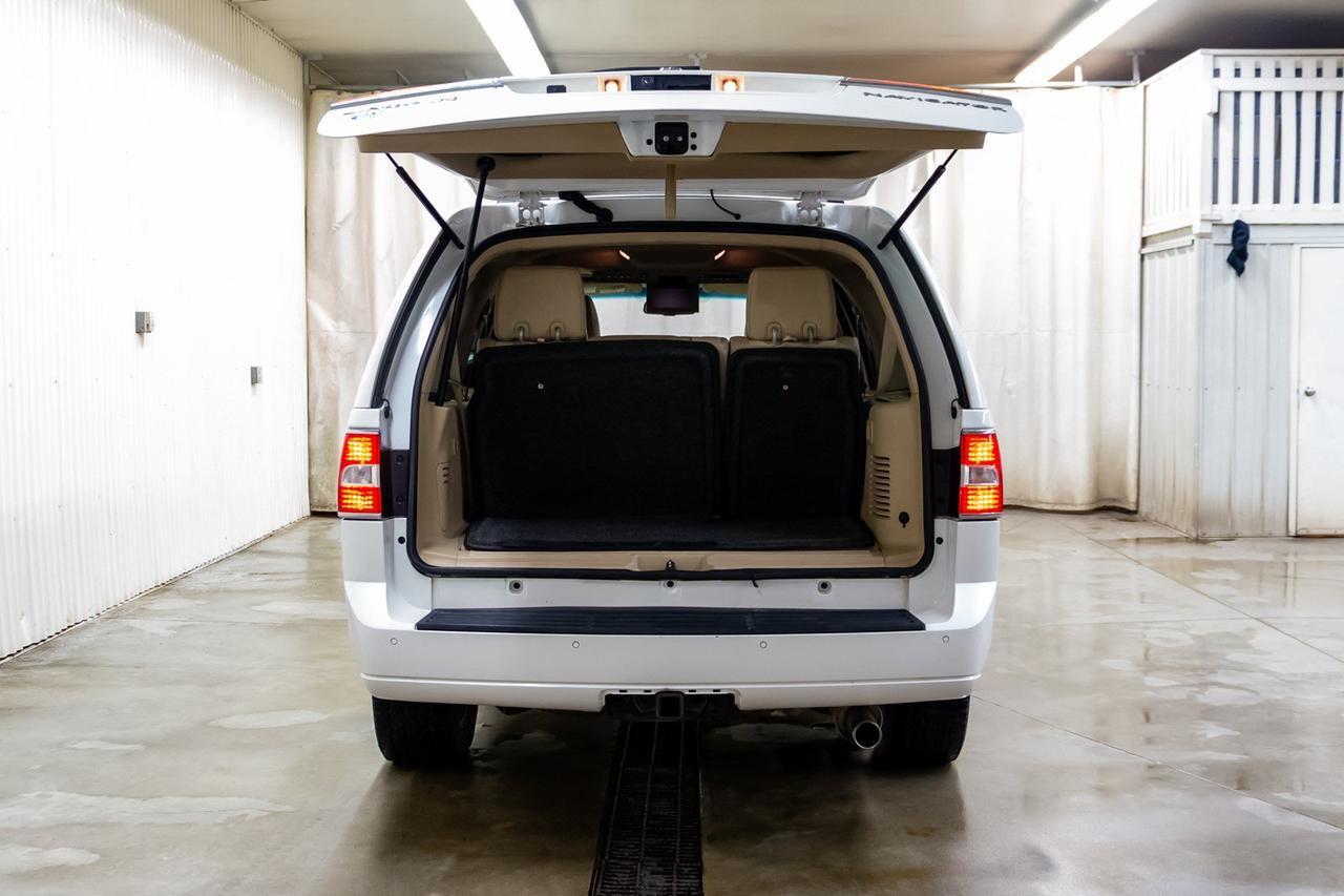 2010 Lincoln Navigator AWD Ultimate Leather Roof Nav BCam Red Deer AB
