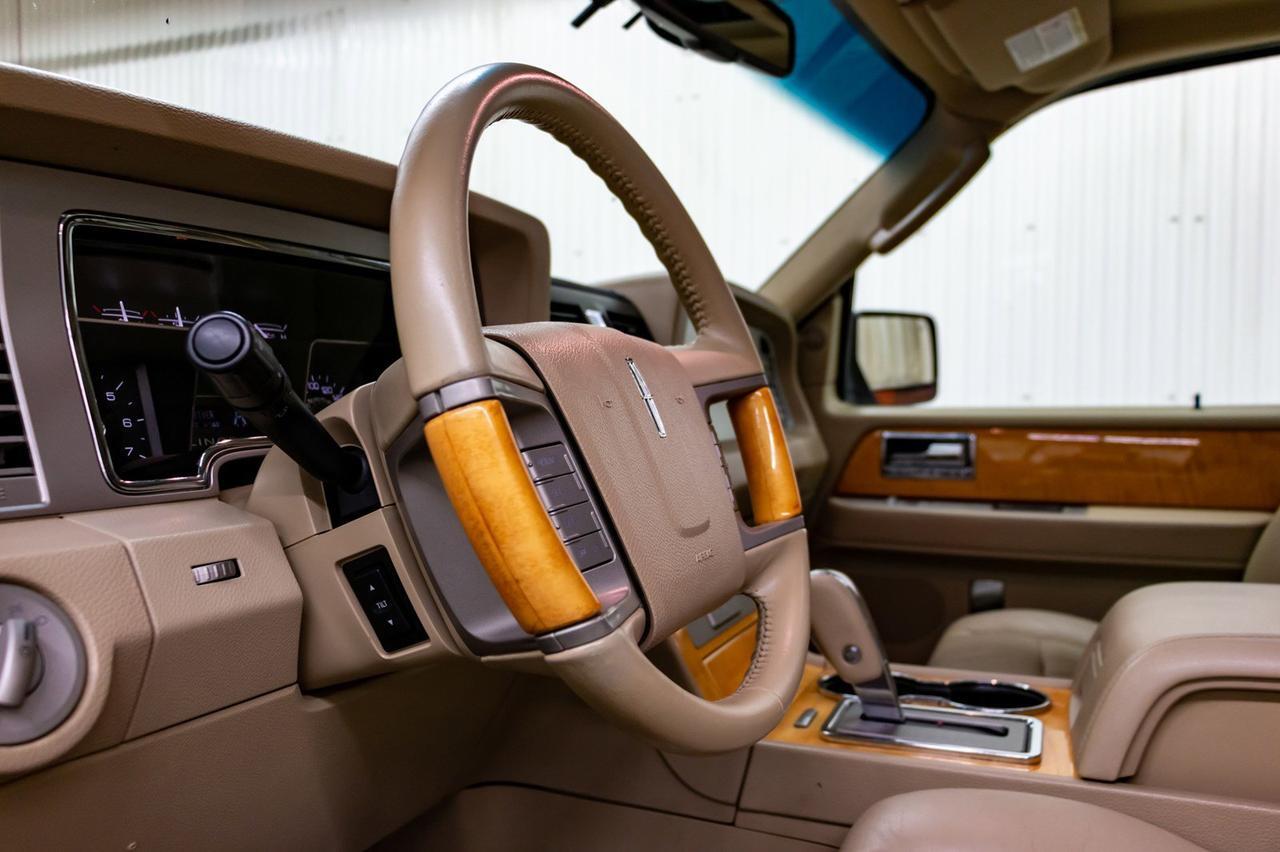 2010 Lincoln Navigator AWD Ultimate Leather Roof Nav BCam Red Deer AB