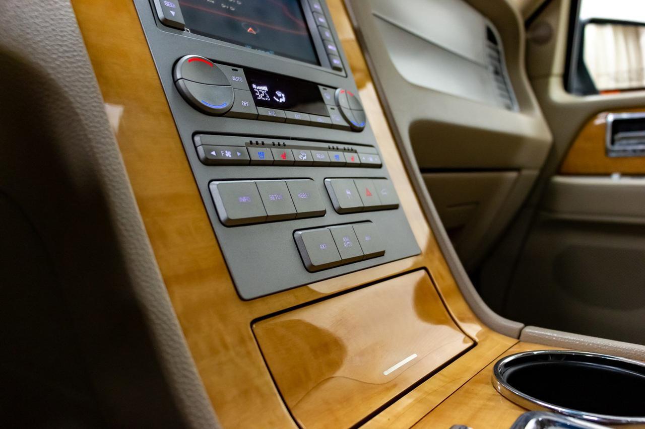 2010 Lincoln Navigator AWD Ultimate Leather Roof Nav BCam Red Deer AB