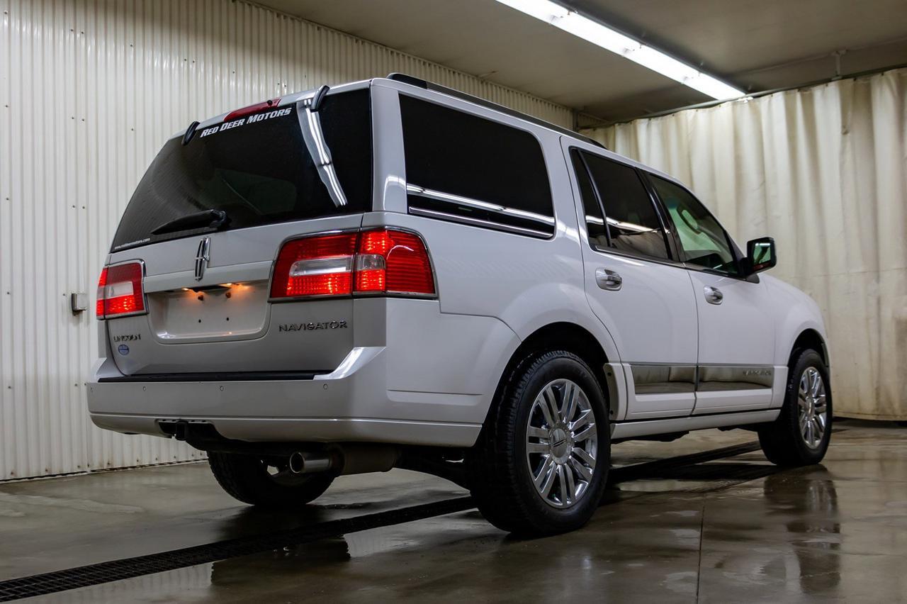 2010 Lincoln Navigator AWD Ultimate Leather Roof Nav BCam Red Deer AB