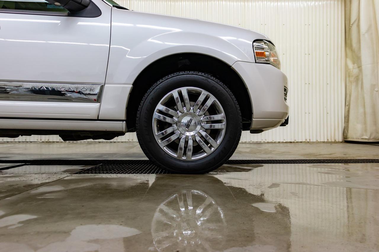 2010 Lincoln Navigator AWD Ultimate Leather Roof Nav BCam Red Deer AB