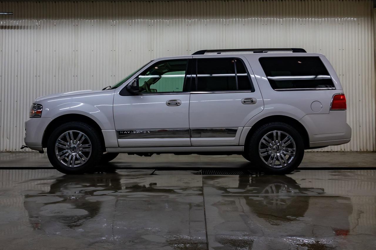 2010 Lincoln Navigator AWD Ultimate Leather Roof Nav BCam Red Deer AB