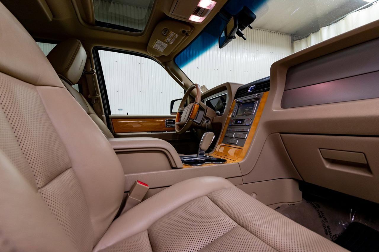 2010 Lincoln Navigator AWD Ultimate Leather Roof Nav BCam Red Deer AB