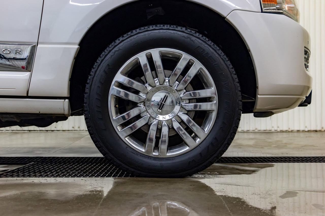 2010 Lincoln Navigator AWD Ultimate Leather Roof Nav BCam Red Deer AB