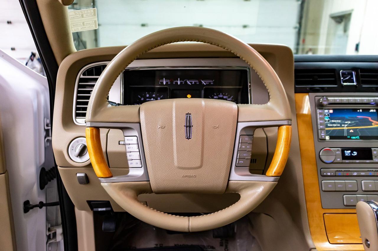 2010 Lincoln Navigator AWD Ultimate Leather Roof Nav BCam Red Deer AB