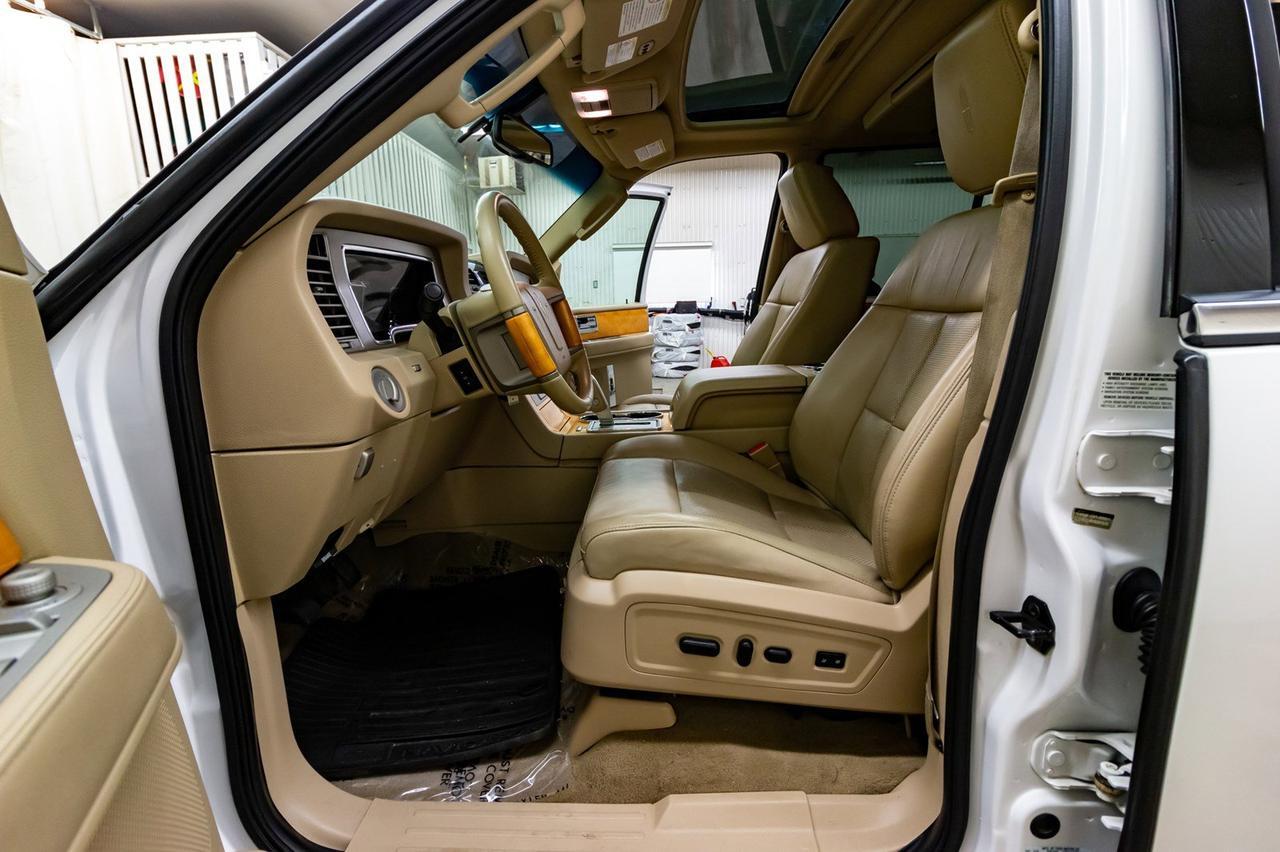 2010 Lincoln Navigator AWD Ultimate Leather Roof Nav BCam Red Deer AB