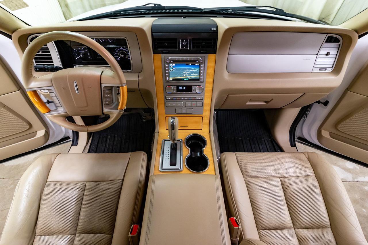 2010 Lincoln Navigator AWD Ultimate Leather Roof Nav BCam Red Deer AB