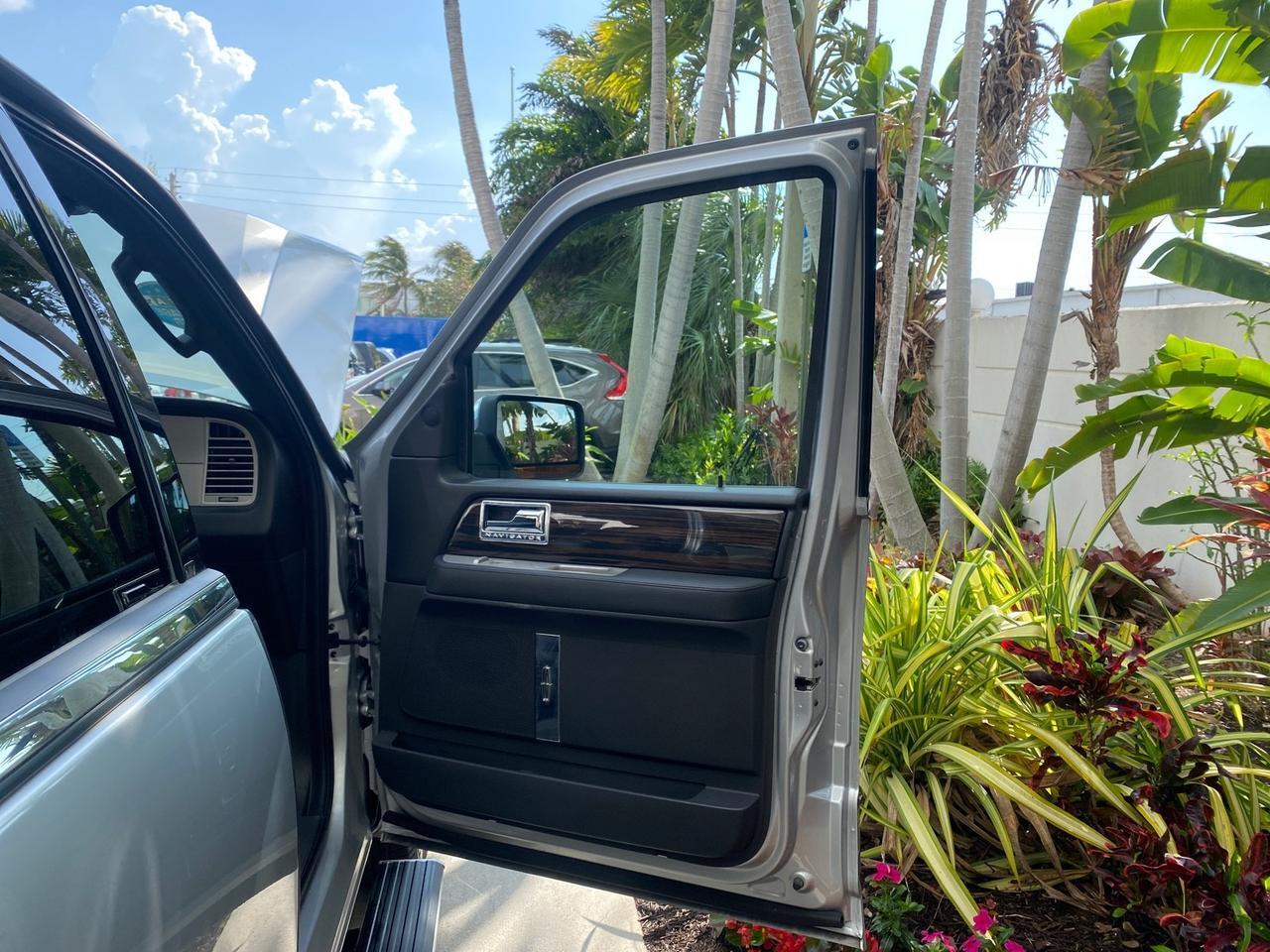 2010 Lincoln Navigator LOW MILES 49,245 NAV SUNROOF Pompano Beach FL
