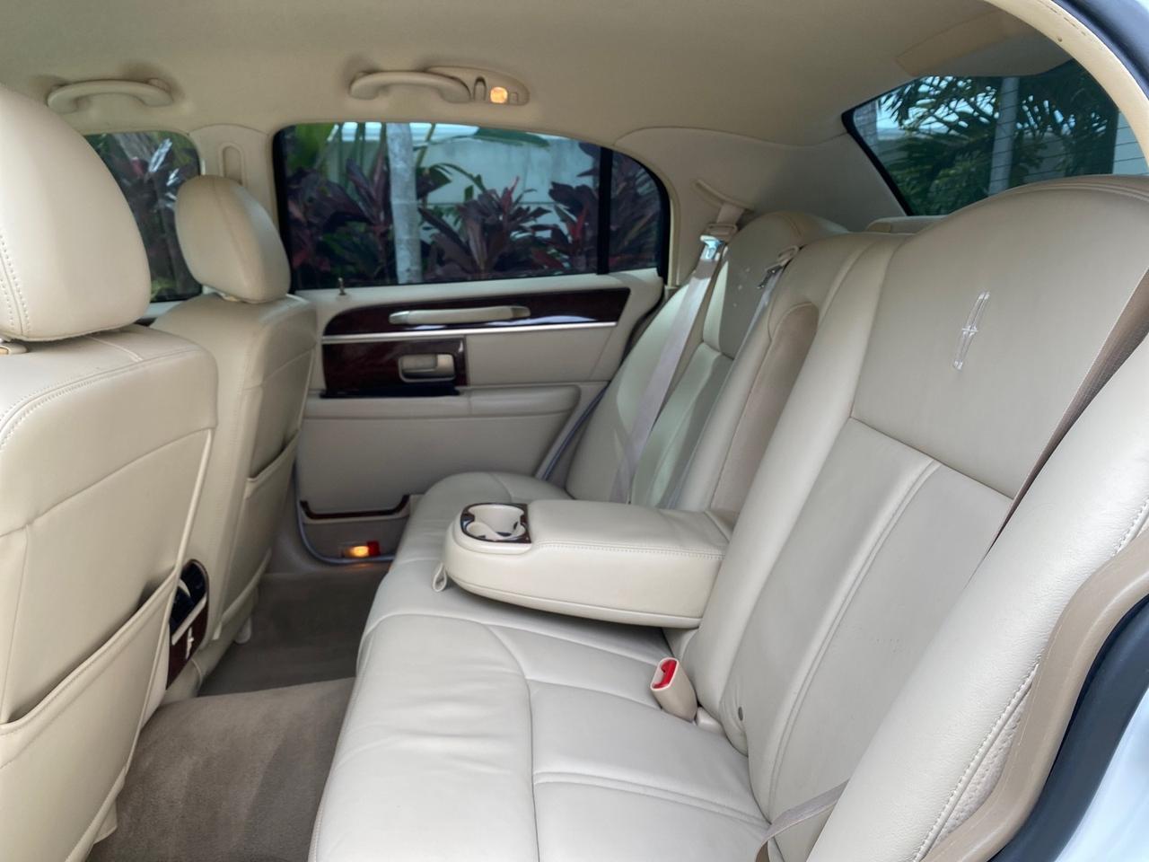 2010 Lincoln Town Car Signature Limited LOW MILES 47,515 Pompano Beach FL