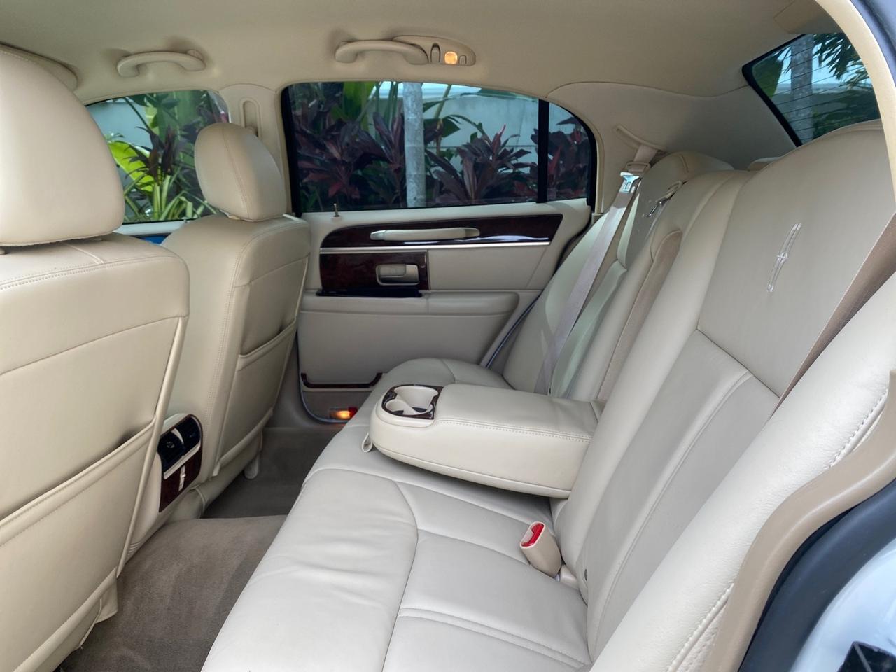 2010 Lincoln Town Car Signature Limited LOW MILES 47,515 Pompano Beach FL