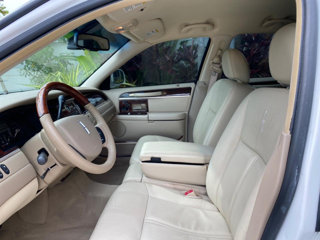 2010 Lincoln Town Car Signature Limited LOW MILES 47,515 Pompano Beach FL