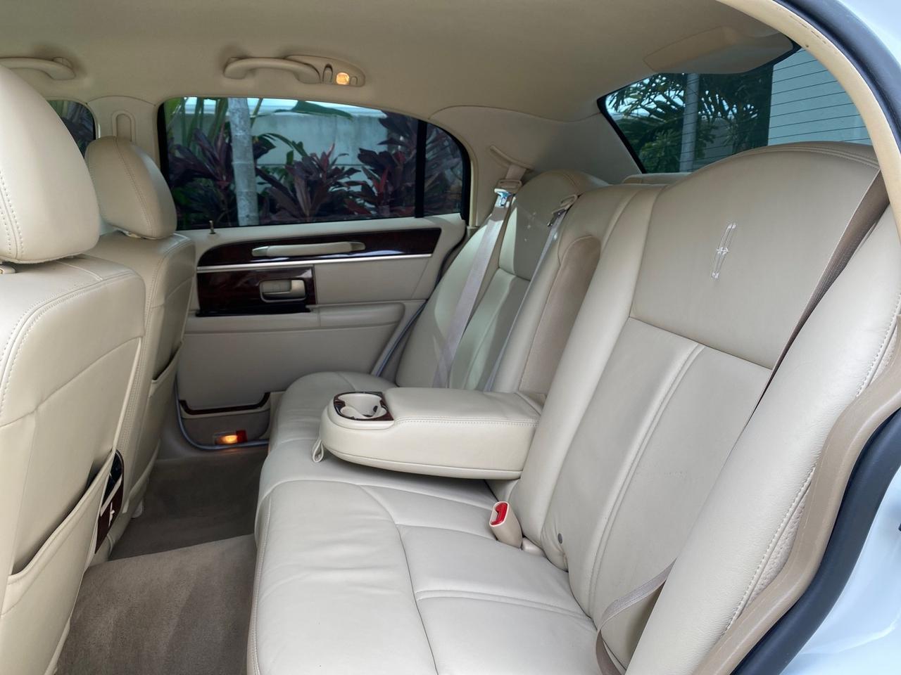 2010 Lincoln Town Car Signature Limited LOW MILES 47,515 Pompano Beach FL