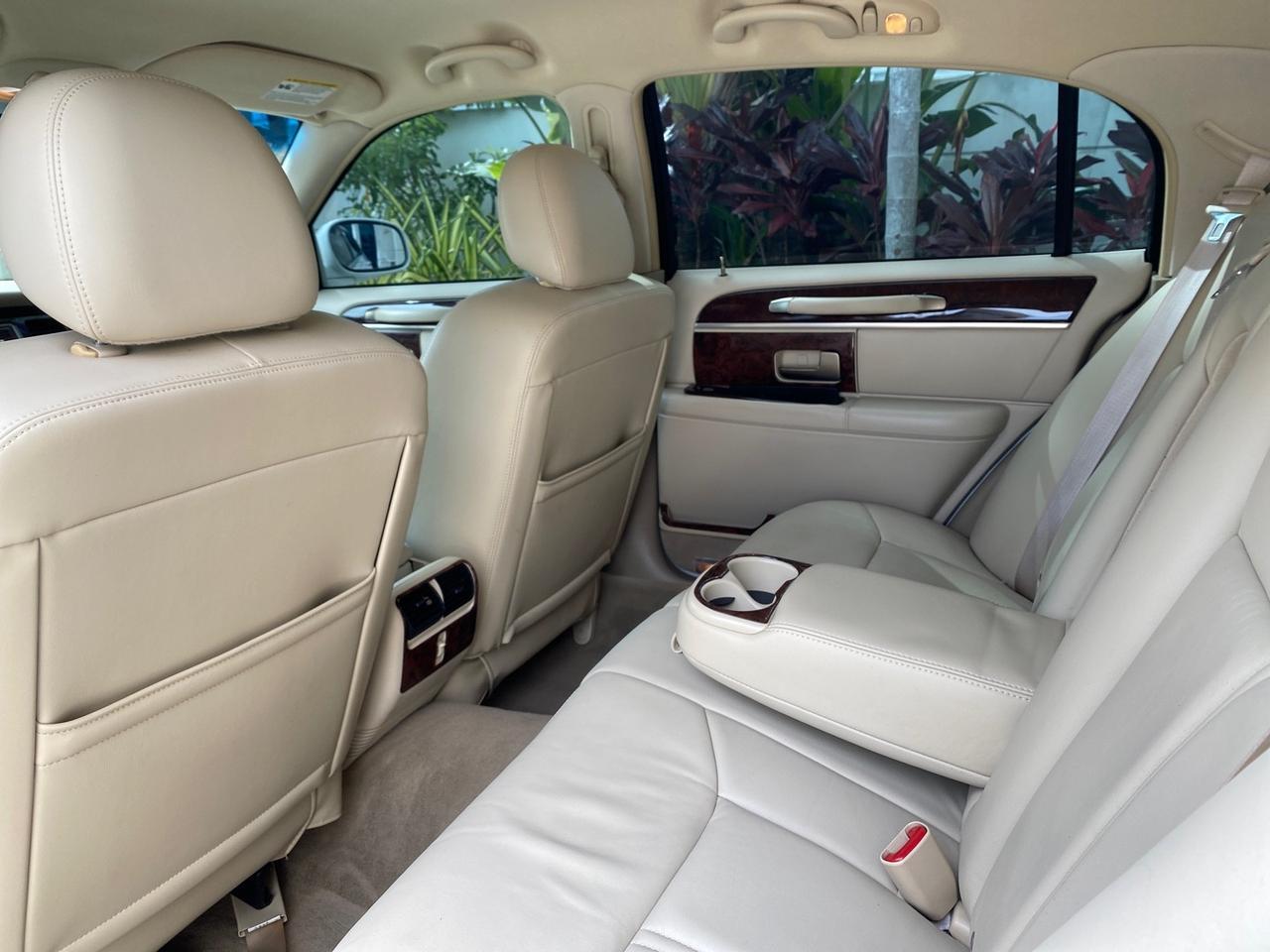 2010 Lincoln Town Car Signature Limited LOW MILES 47,515 Pompano Beach FL