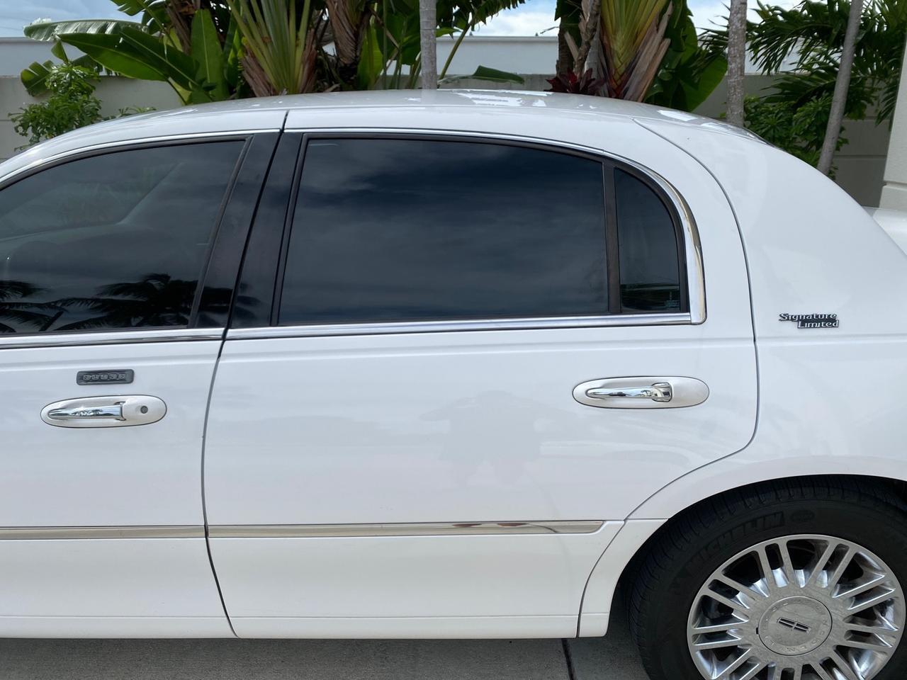 2010 Lincoln Town Car Signature Limited LOW MILES 47,515 Pompano Beach FL