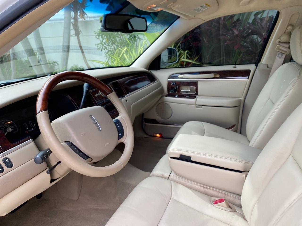 2010 Lincoln Town Car Signature Limited LOW MILES 47,515 Pompano Beach FL
