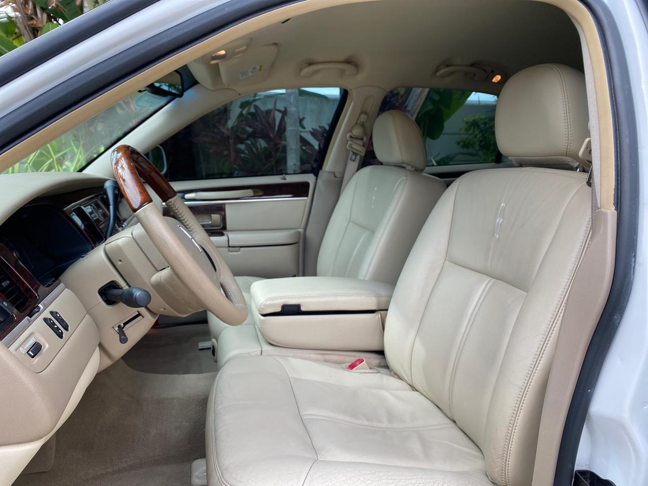 2010 Lincoln Town Car Signature Limited LOW MILES 47,515 Pompano Beach FL