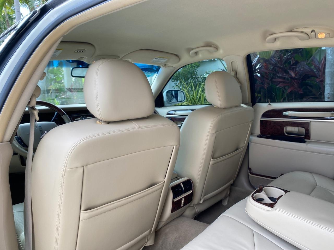 2010 Lincoln Town Car Signature Limited LOW MILES 47,515 Pompano Beach FL