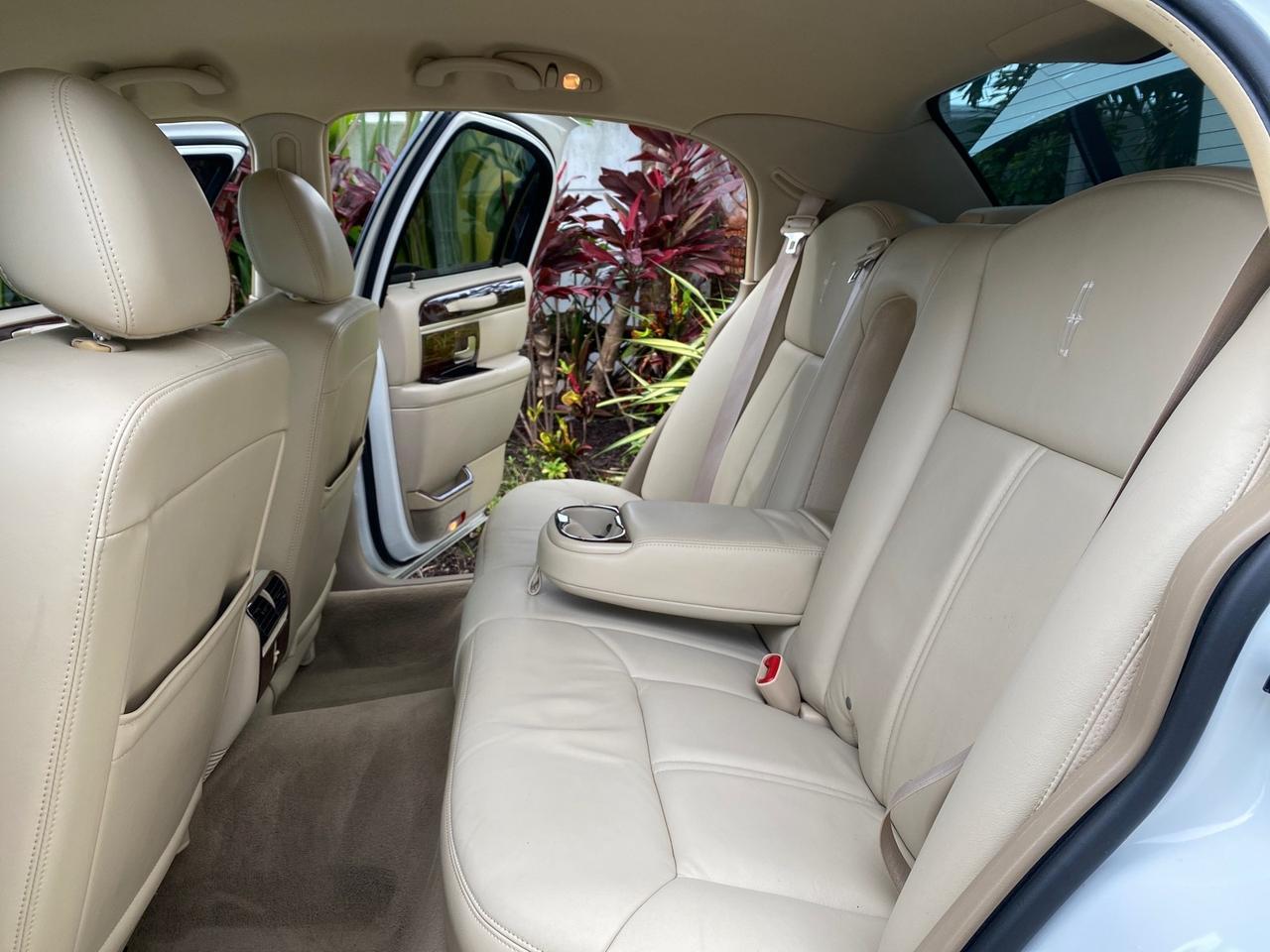 2010 Lincoln Town Car Signature Limited LOW MILES 47,515 Pompano Beach FL