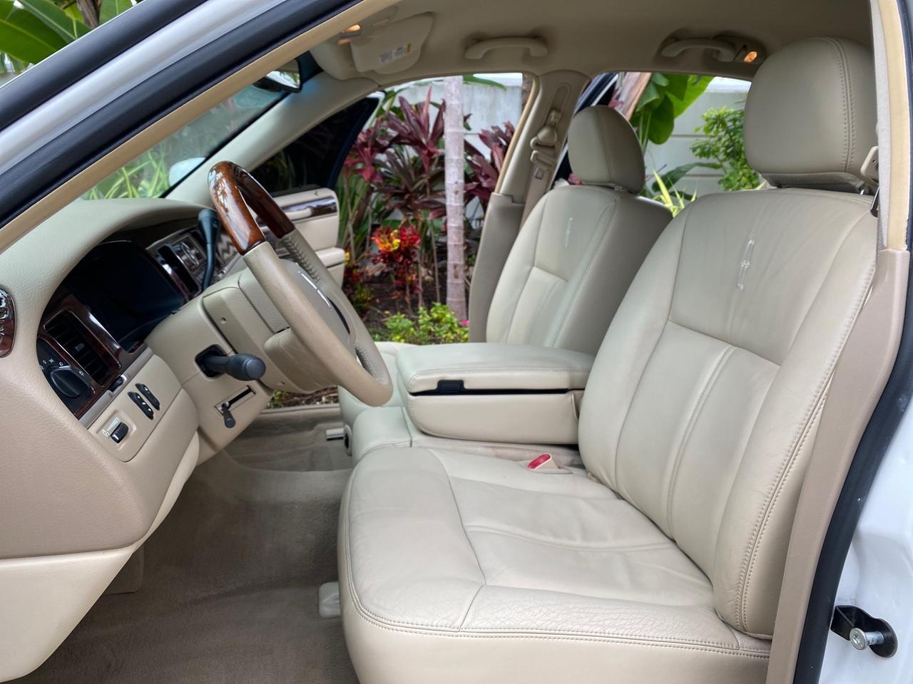 2010 Lincoln Town Car Signature Limited LOW MILES 47,515 Pompano Beach FL