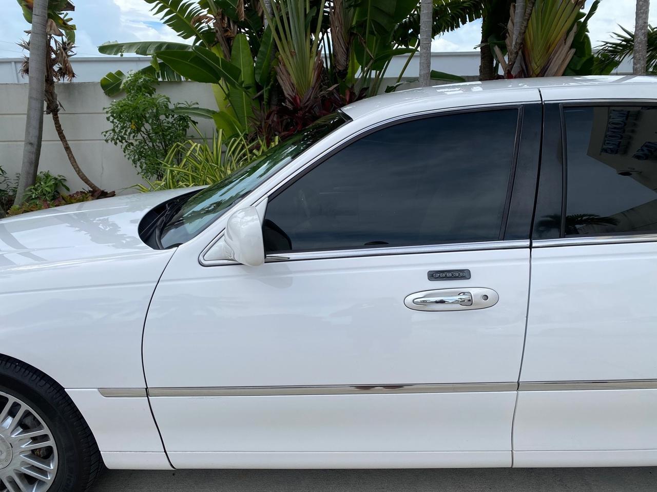 2010 Lincoln Town Car Signature Limited LOW MILES 47,515 Pompano Beach FL