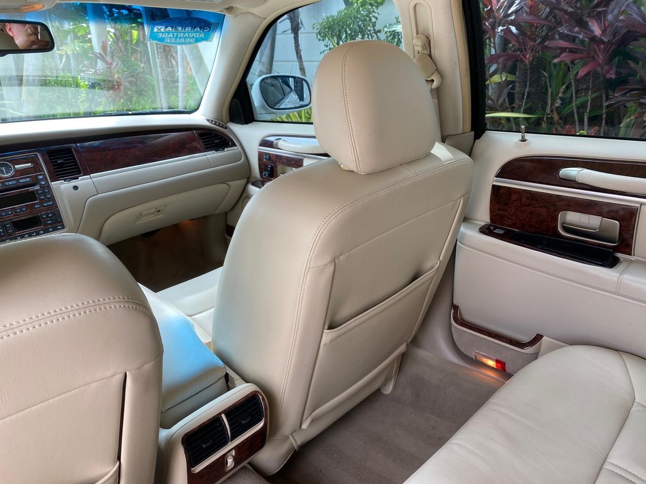 2010 Lincoln Town Car Signature Limited LOW MILES 47,515 Pompano Beach FL