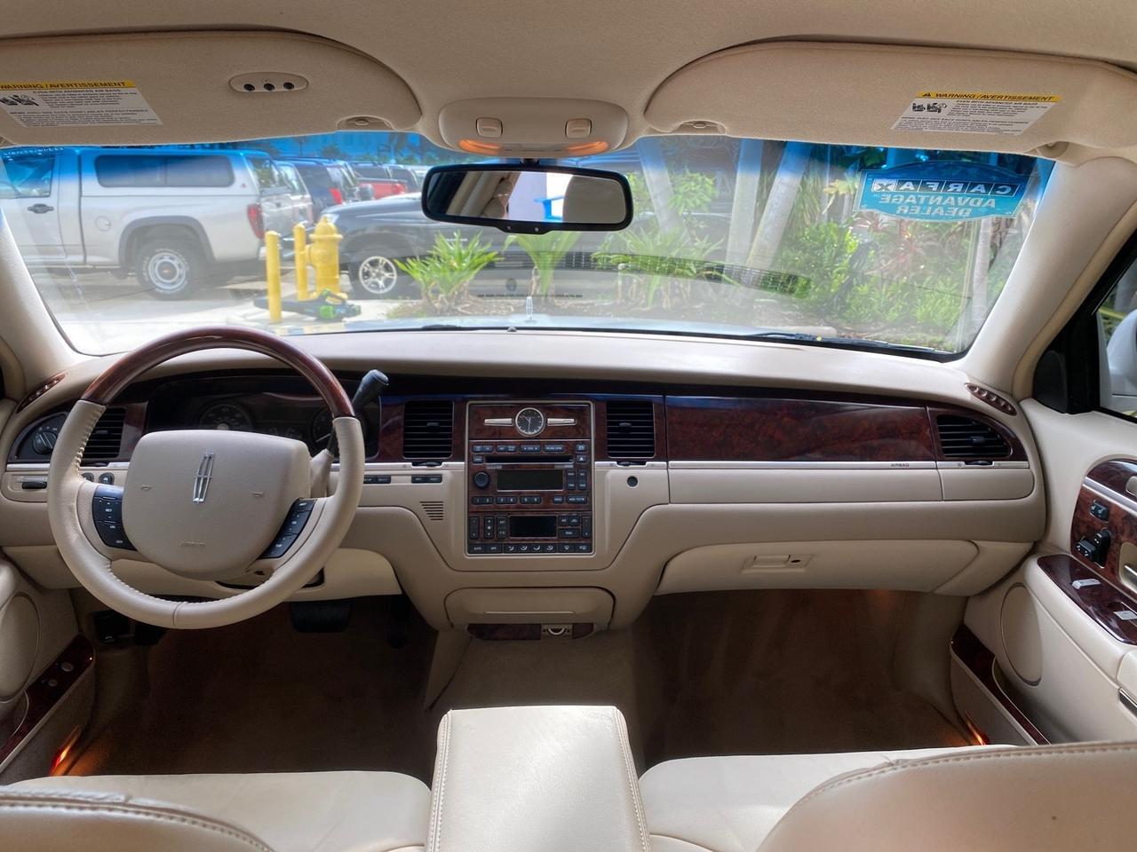 2010 Lincoln Town Car Signature Limited LOW MILES 47,515 Pompano Beach FL