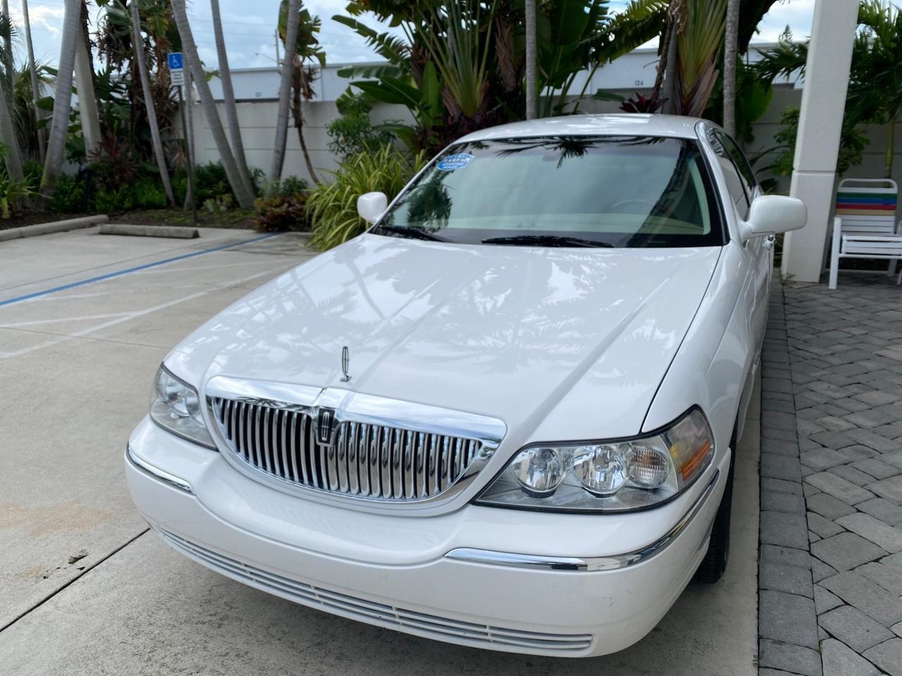 2010 Lincoln Town Car Signature Limited LOW MILES 47,515 Pompano Beach FL