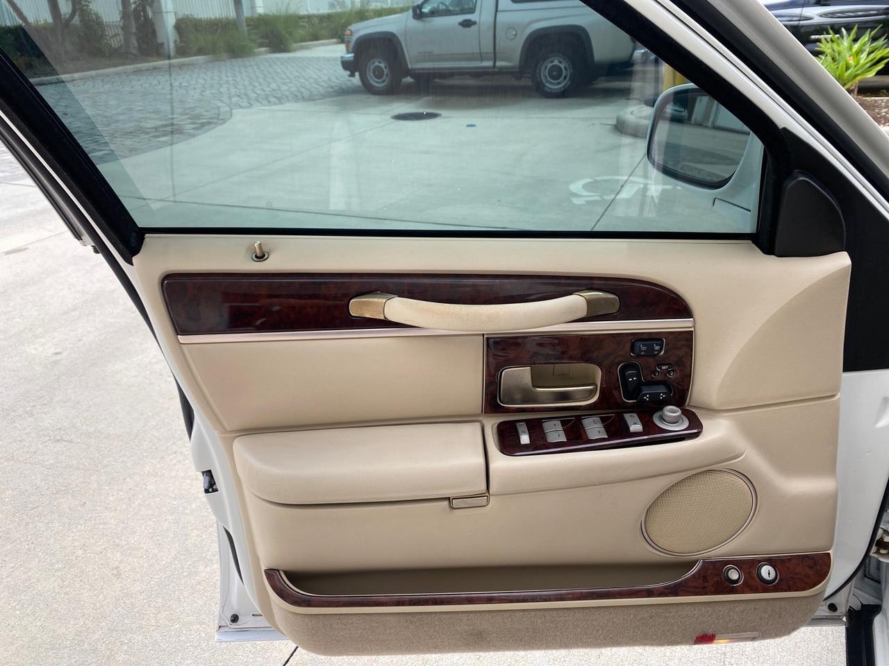 2010 Lincoln Town Car Signature Limited LOW MILES 47,515 Pompano Beach FL
