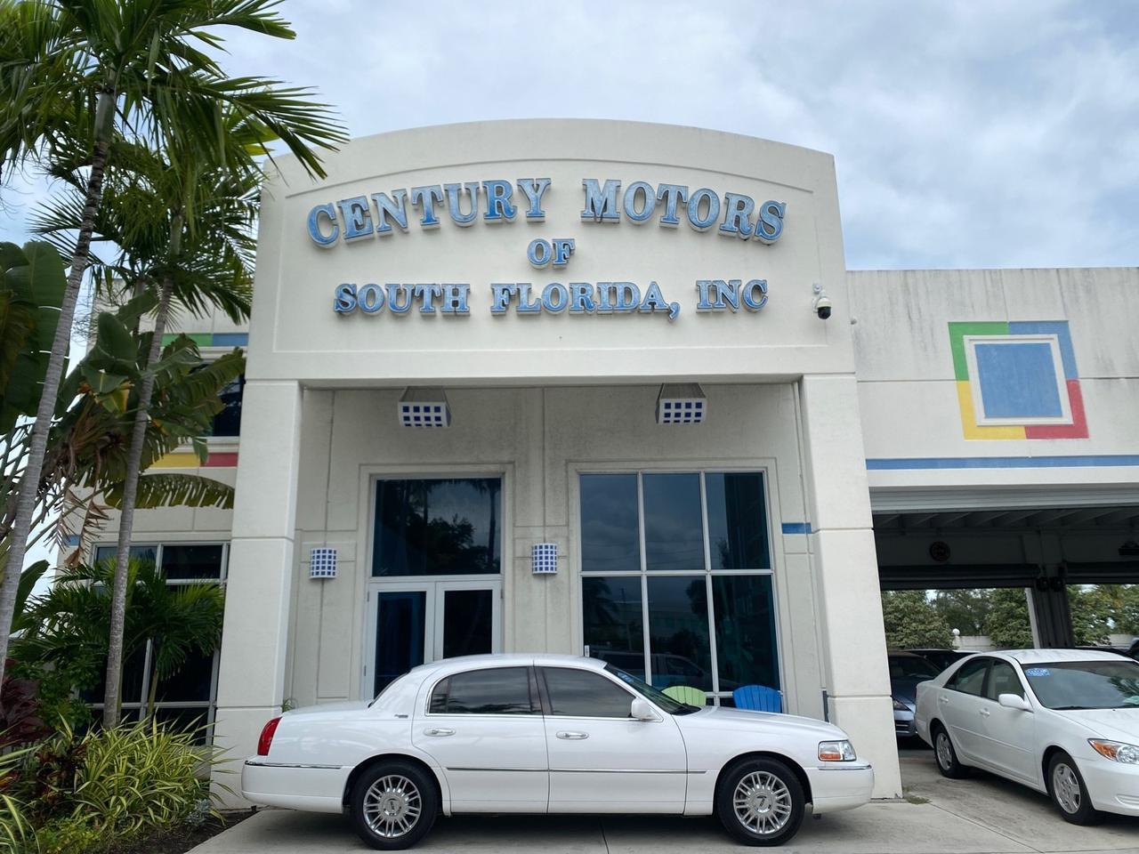 2010 Lincoln Town Car Signature Limited LOW MILES 47,515