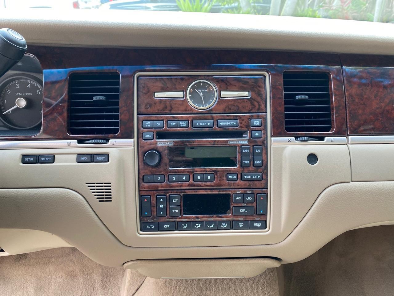 2010 Lincoln Town Car Signature Limited LOW MILES 47,515 Pompano Beach FL