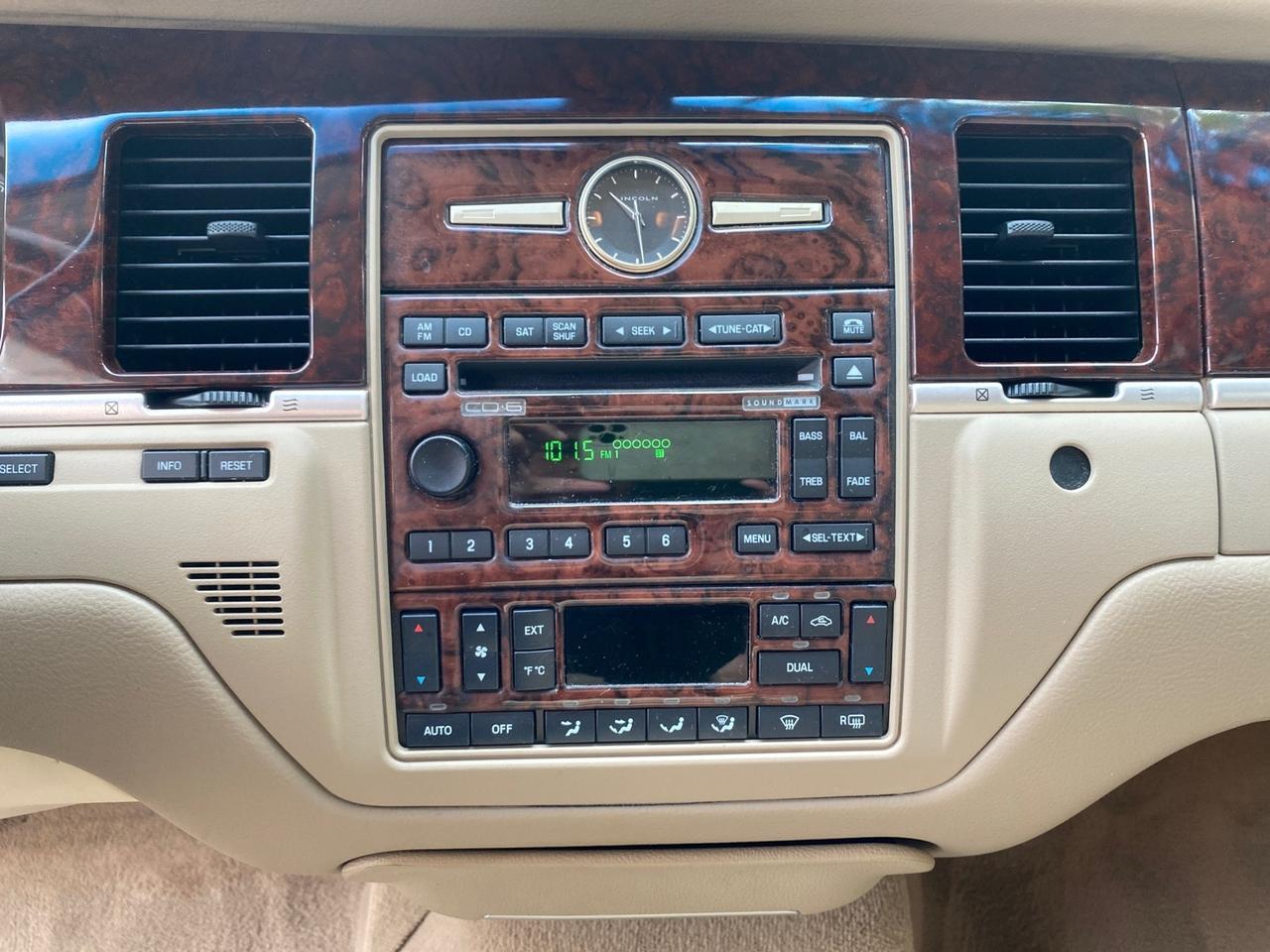 2010 Lincoln Town Car Signature Limited LOW MILES 47,515 Pompano Beach FL