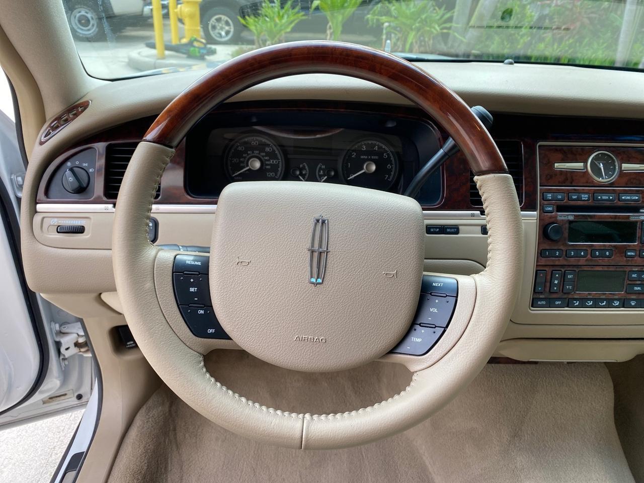 2010 Lincoln Town Car Signature Limited LOW MILES 47,515 Pompano Beach FL