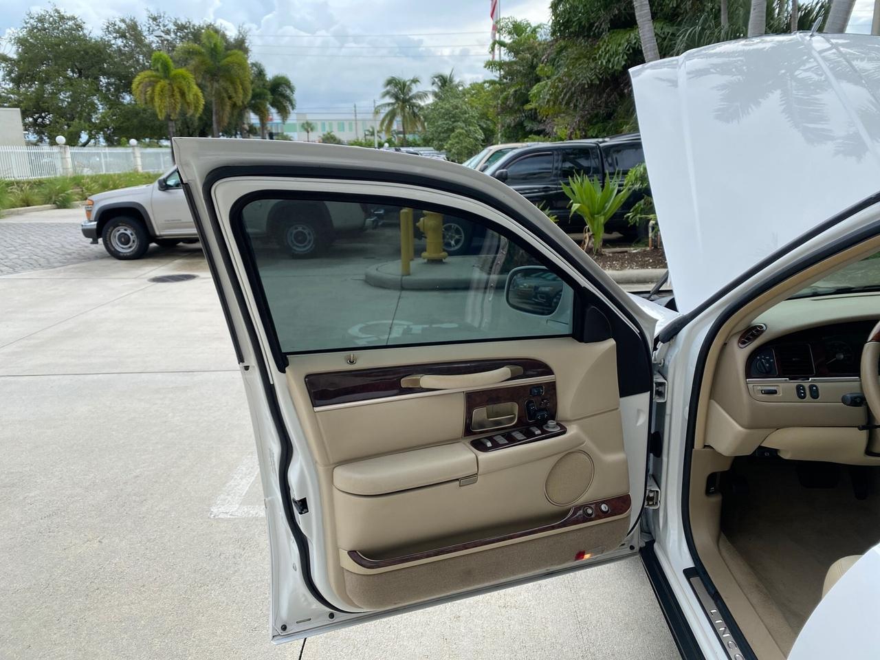 2010 Lincoln Town Car Signature Limited LOW MILES 47,515 Pompano Beach FL