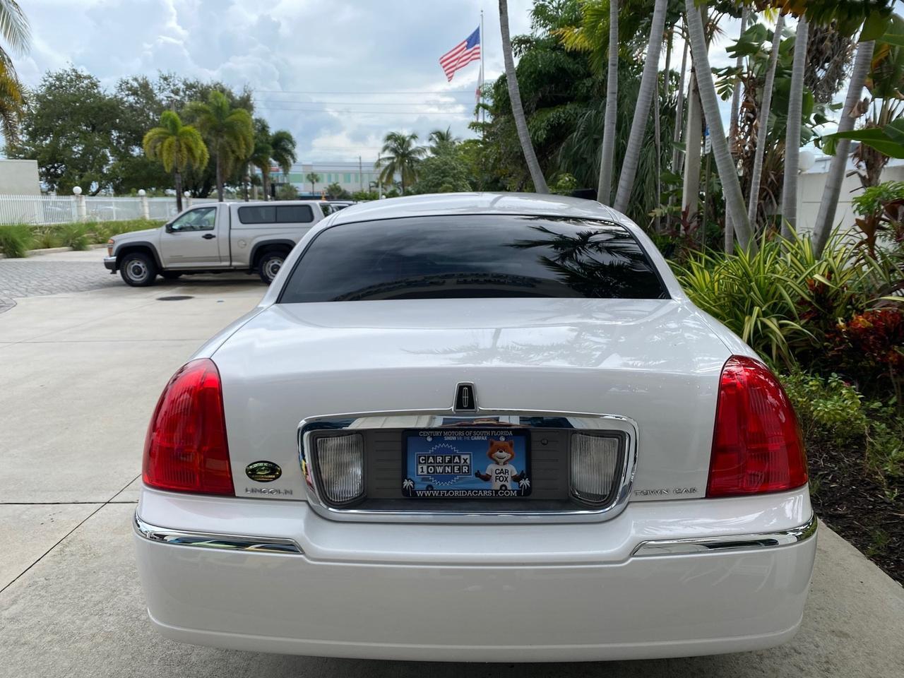 2010 Lincoln Town Car Signature Limited LOW MILES 47,515 Pompano Beach FL