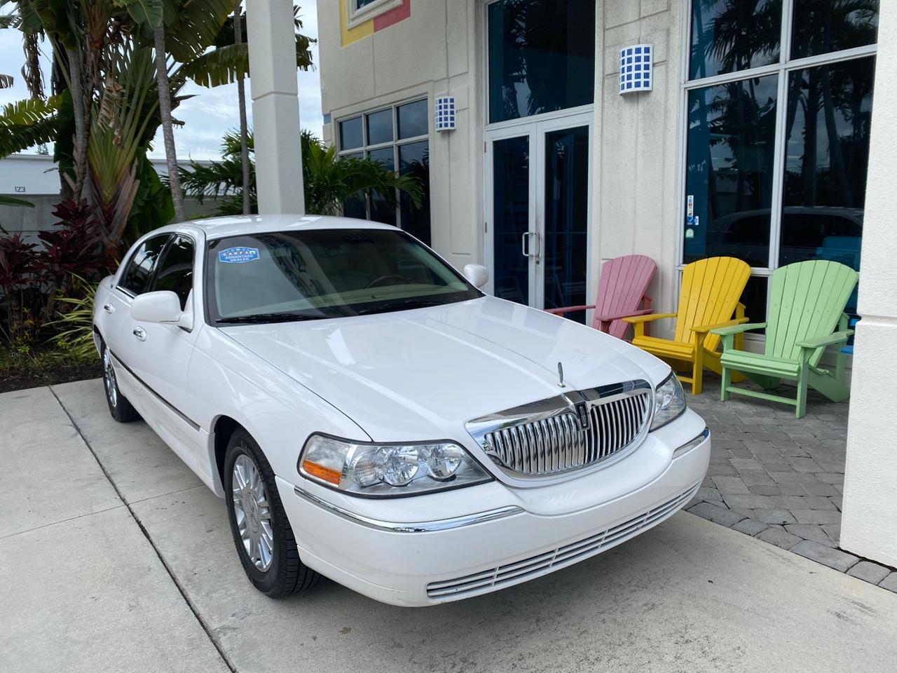 2010 Lincoln Town Car Signature Limited LOW MILES 47,515