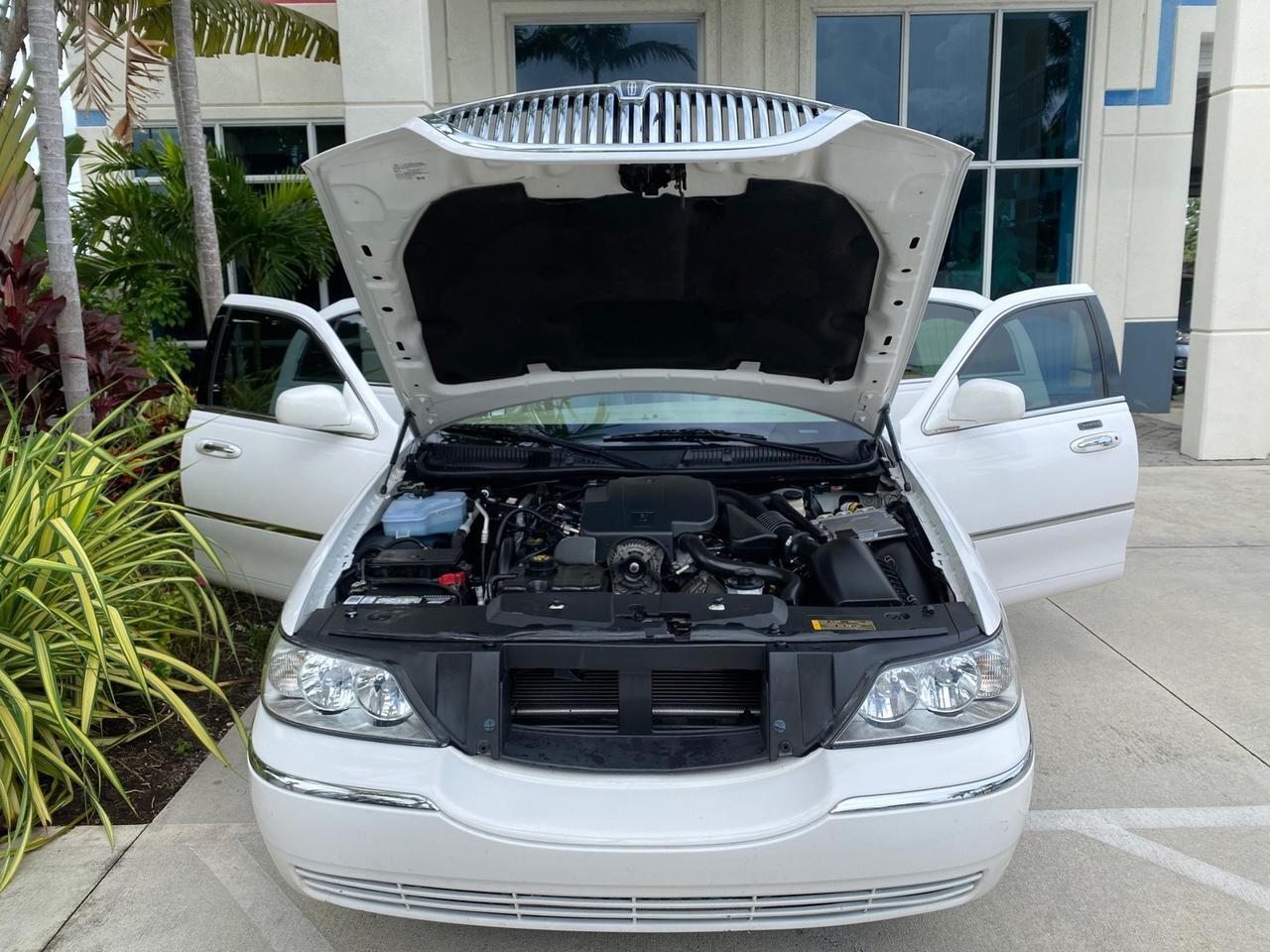 2010 Lincoln Town Car Signature Limited LOW MILES 47,515 Pompano Beach FL