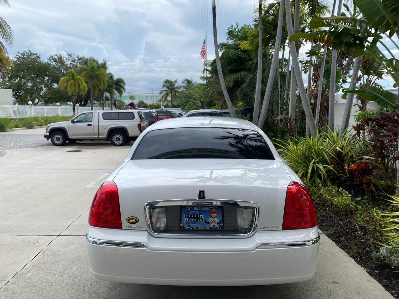 2010 Lincoln Town Car Signature Limited LOW MILES 47,515 Pompano Beach FL