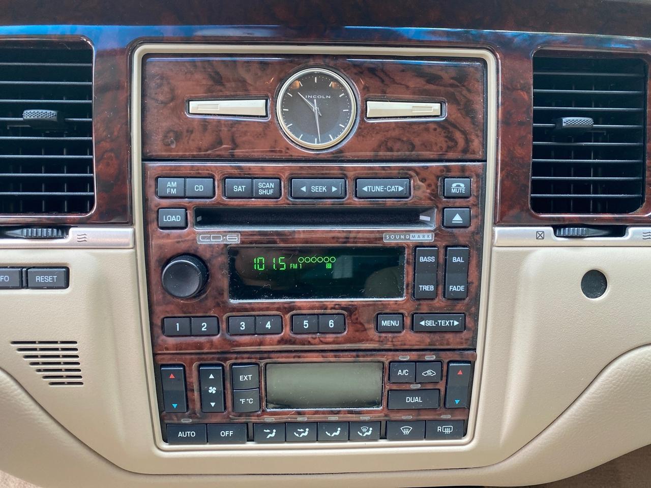 2010 Lincoln Town Car Signature Limited LOW MILES 47,515 Pompano Beach FL