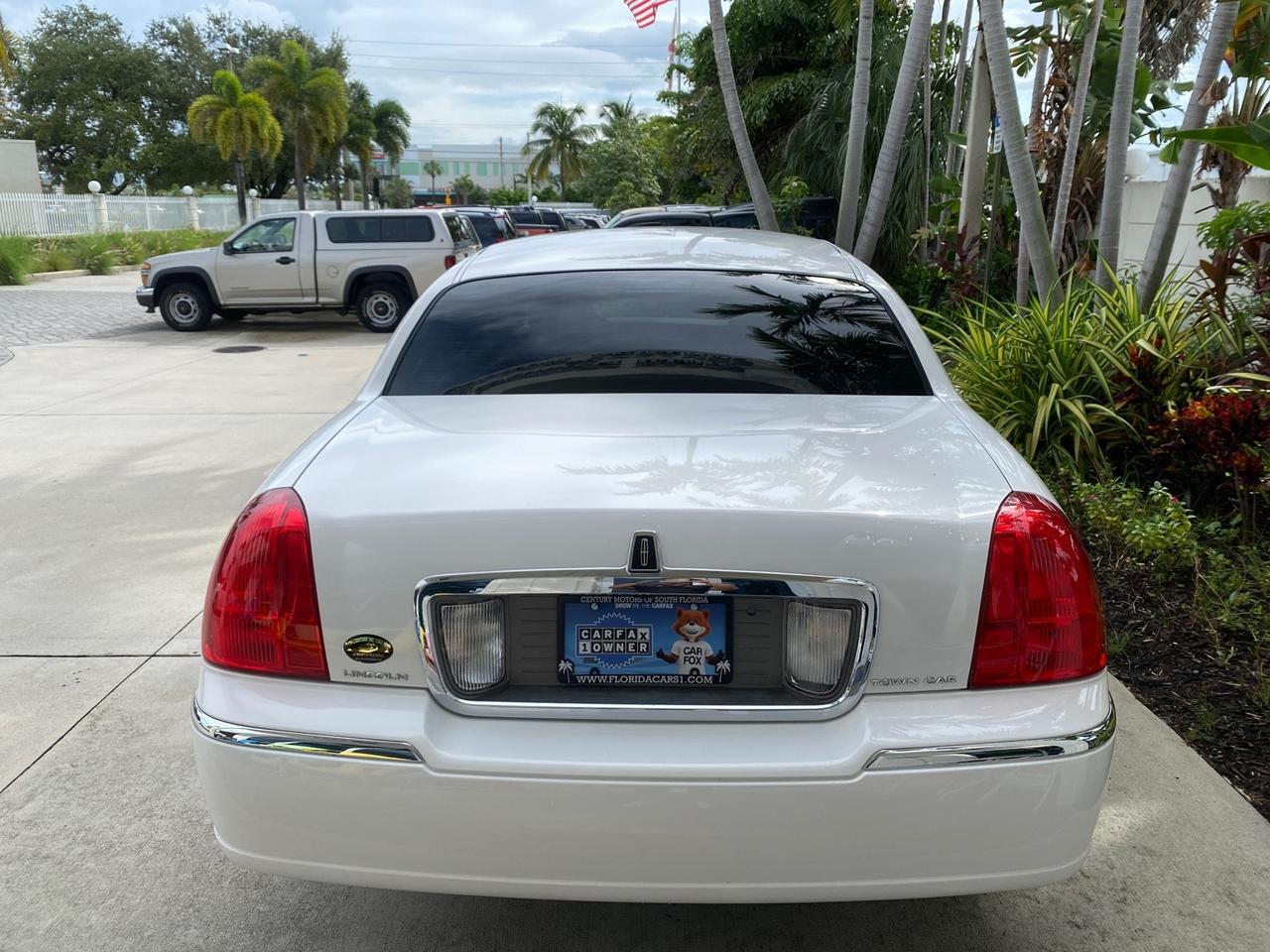 2010 Lincoln Town Car Signature Limited LOW MILES 47,515 Pompano Beach FL