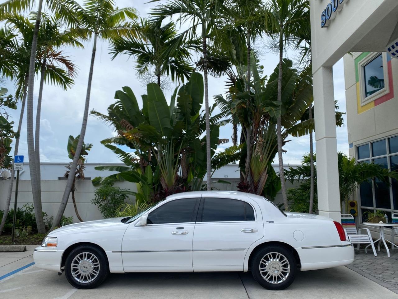 2010 Lincoln Town Car Signature Limited LOW MILES 47,515 Pompano Beach FL