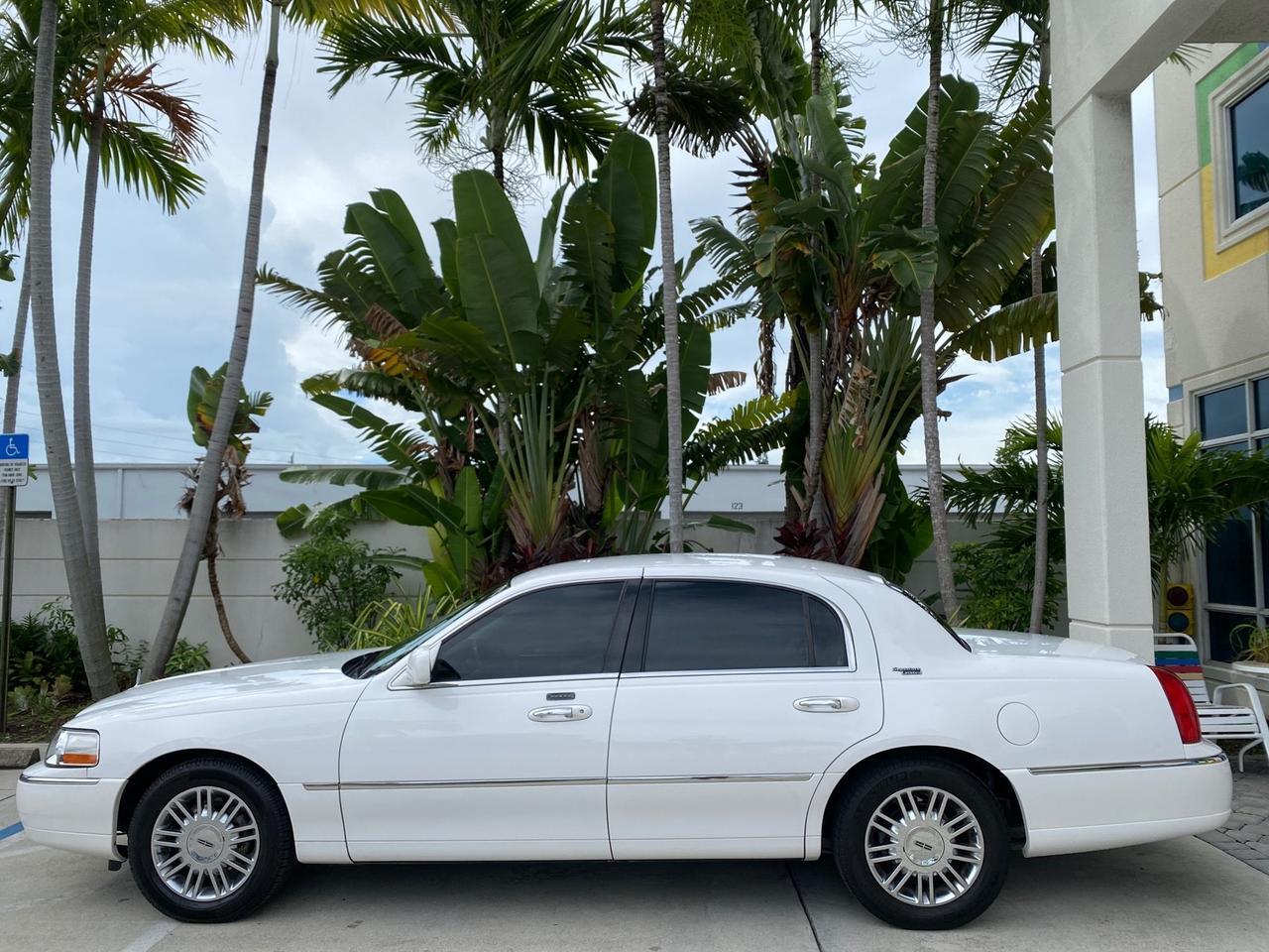 2010 Lincoln Town Car Signature Limited LOW MILES 47,515 Pompano Beach FL