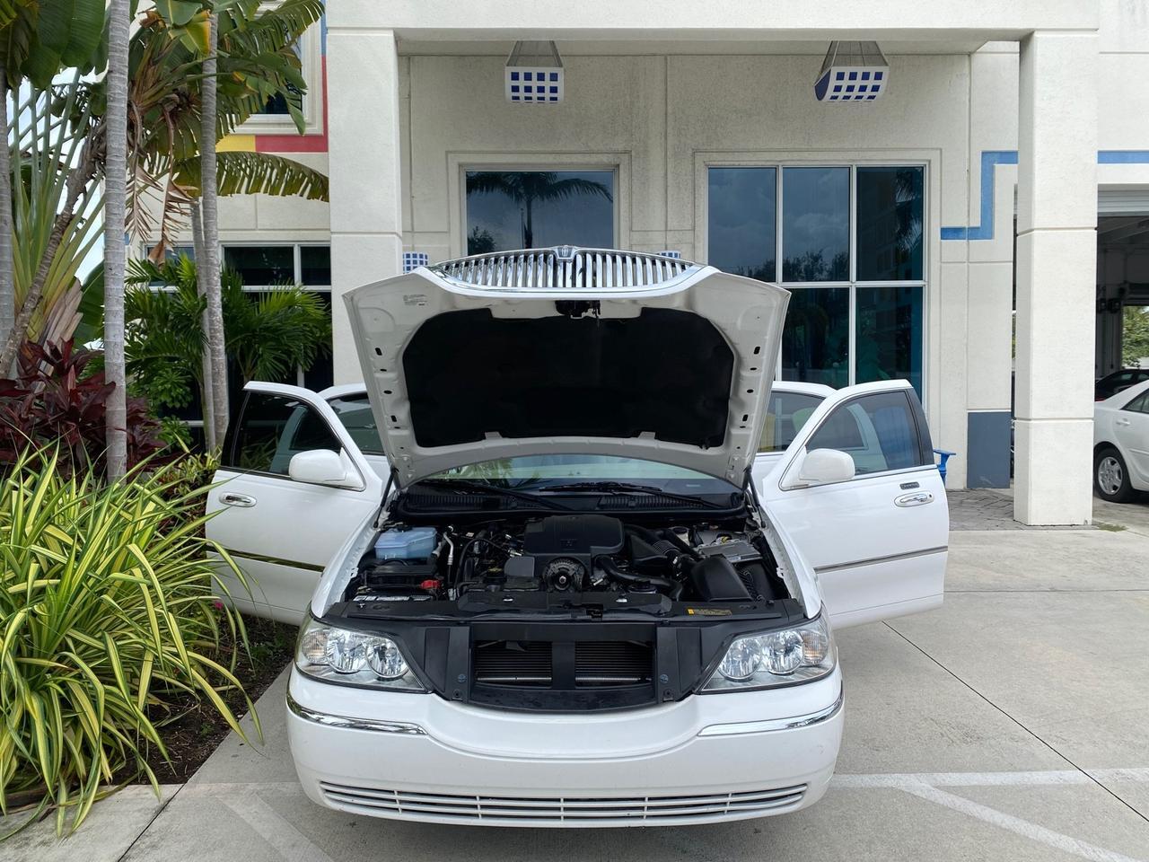 2010 Lincoln Town Car Signature Limited LOW MILES 47,515 Pompano Beach FL