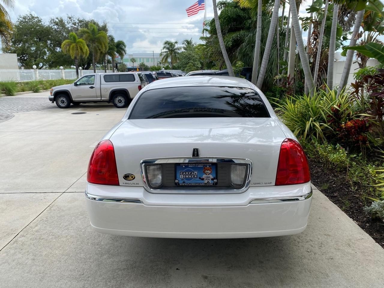 2010 Lincoln Town Car Signature Limited LOW MILES 47,515 Pompano Beach FL