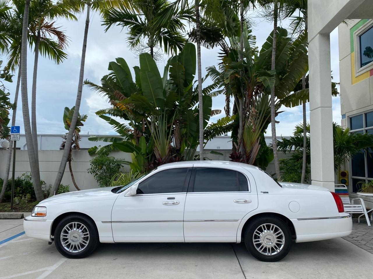2010 Lincoln Town Car Signature Limited LOW MILES 47,515 Pompano Beach FL