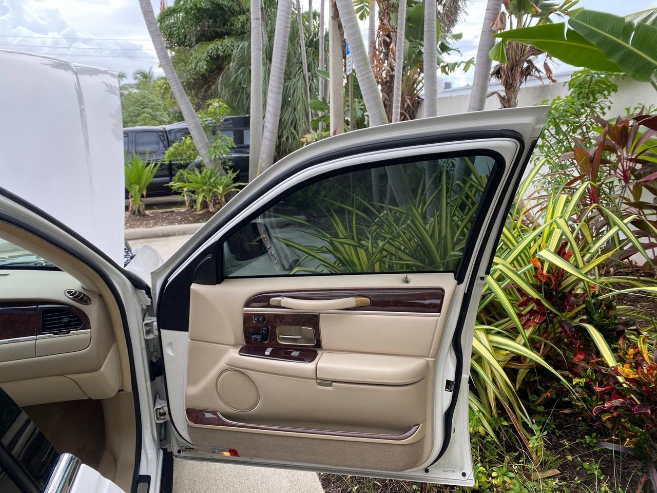 2010 Lincoln Town Car Signature Limited LOW MILES 47,515 Pompano Beach FL
