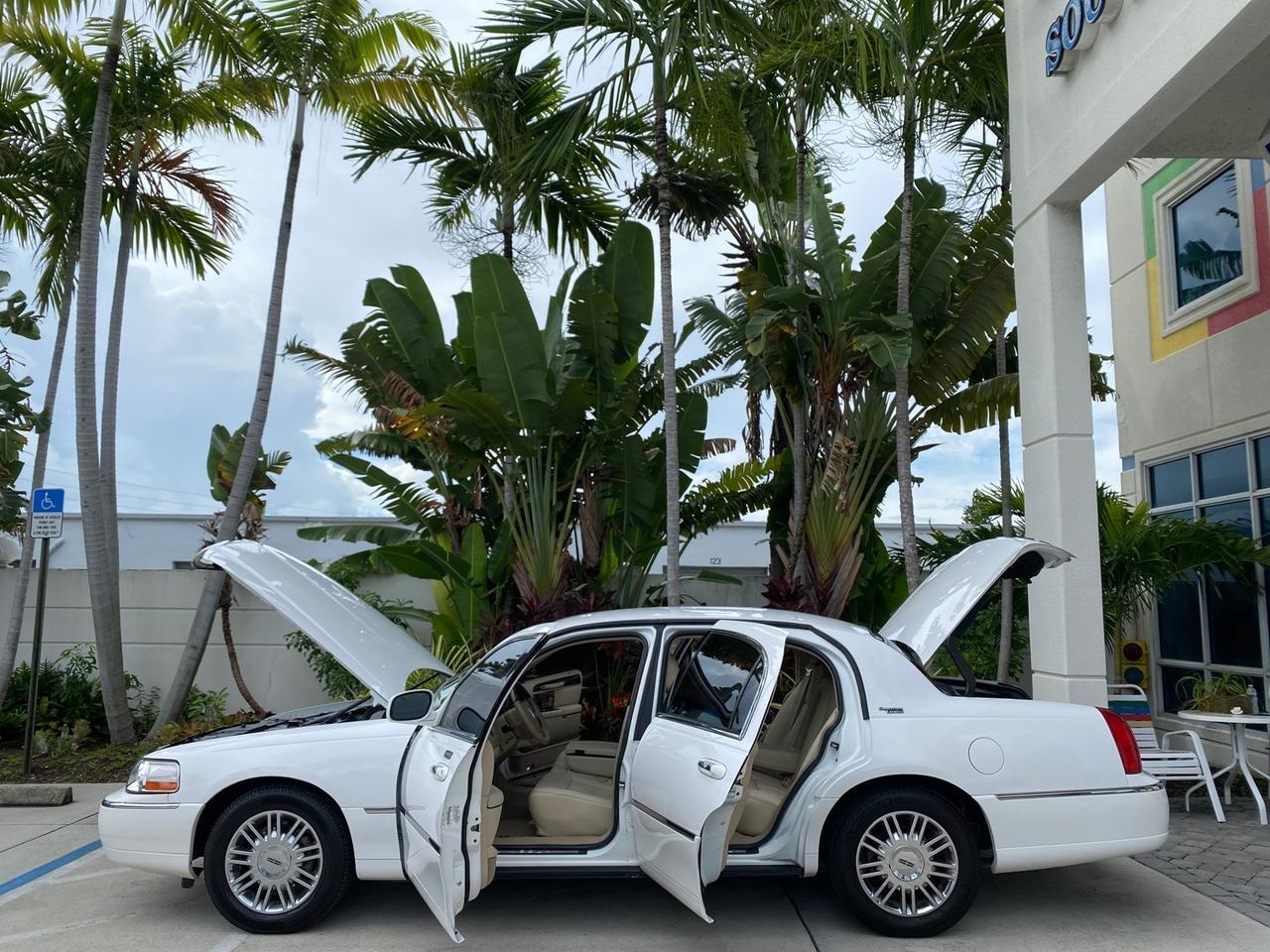 2010 Lincoln Town Car Signature Limited LOW MILES 47,515 Pompano Beach FL