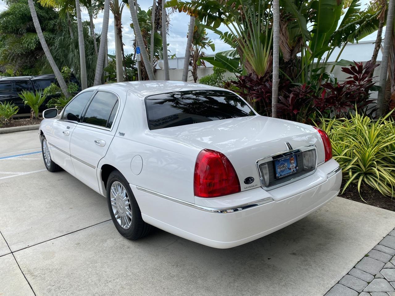2010 Lincoln Town Car Signature Limited LOW MILES 47,515 Pompano Beach FL