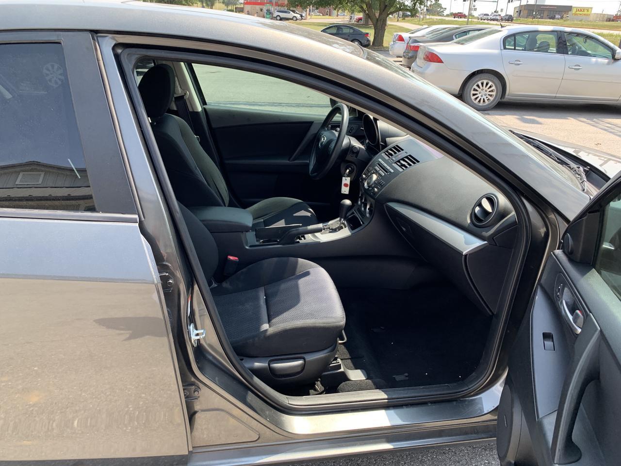 2010 MAZDA MAZDA3 i Touring Sedan 4D Aurora MO