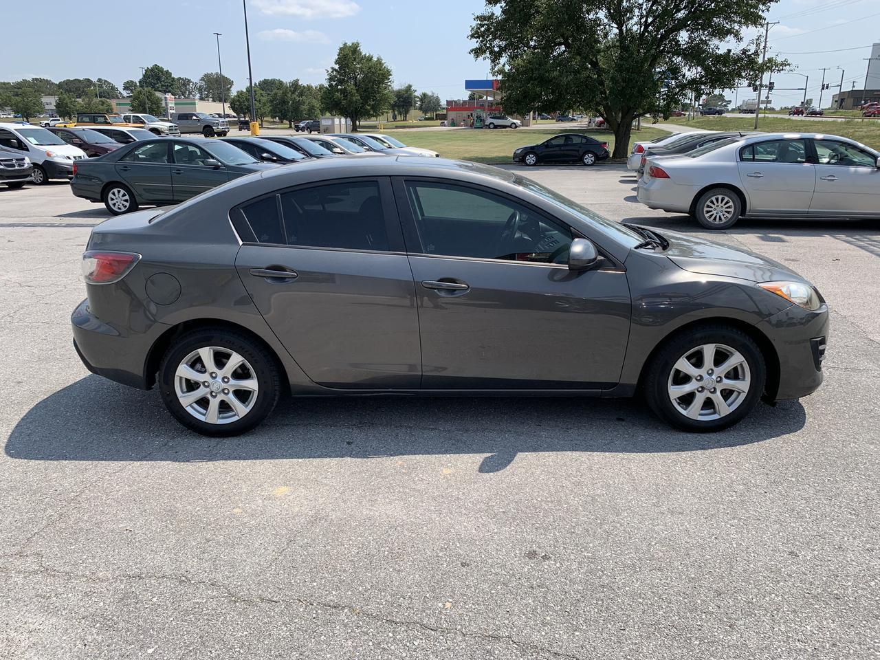 2010 MAZDA MAZDA3 i Touring Sedan 4D Aurora MO